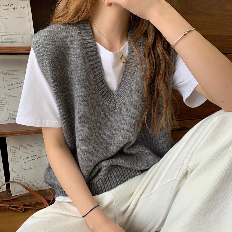 

2024 Women s Woolen V-Neck Sweater Vest - Japanese Loose Style for Spring and Autumn Layering Extra Large сірий колір