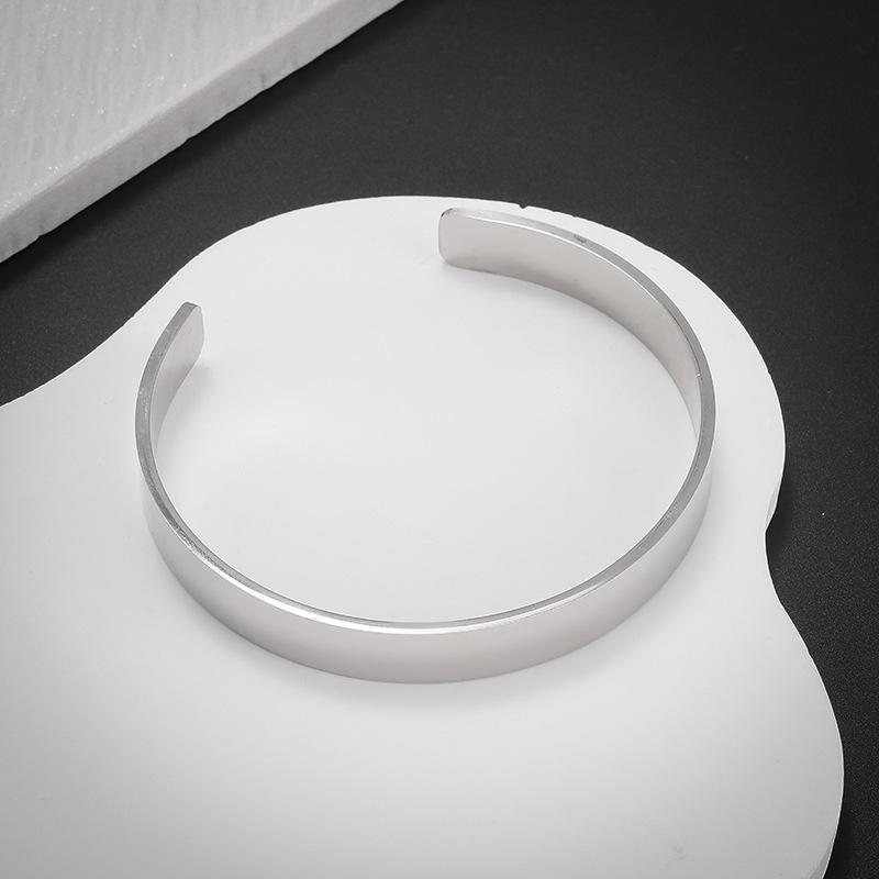 Günstiges Einfaches Armband mit verstellbarer Öffnung C-förmiges Armband Graviertes Muster Text Edelstahlarmband