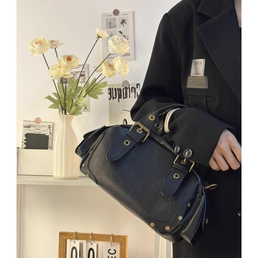 Bag women's autumn and winter new women's fashion retro portable locomotive bag niche design shoulder messenger bag