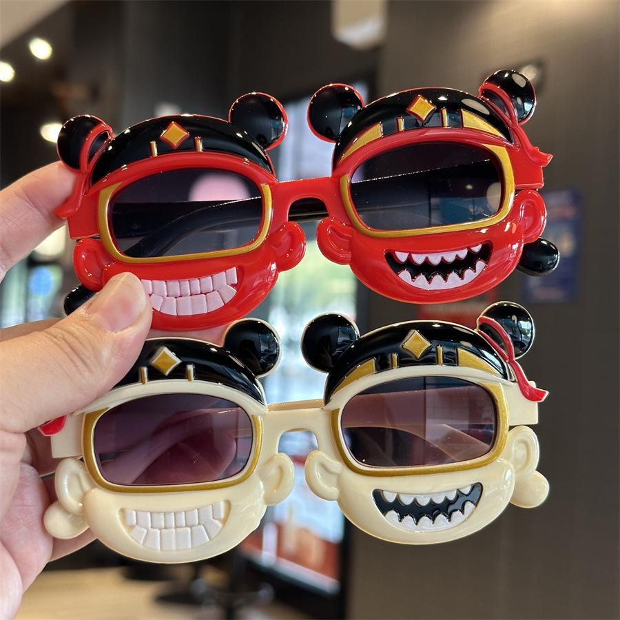 New cartoon-style children's sunglasses, cute baby sunglasses with UV protection, for boys and girls, perfect for taking stylish photos in a Chinese