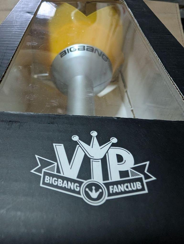 [USED] BIGBANG Crown-shaped Official Early Light Stick, Korea's First Generation