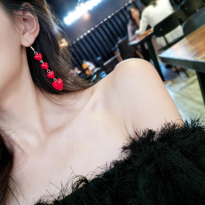 Long Love Heart Drop Earrings for Women Sexy Red Acrylic Love Dangle Earrings Wedding Party Cute Sweet Jewelry Gift