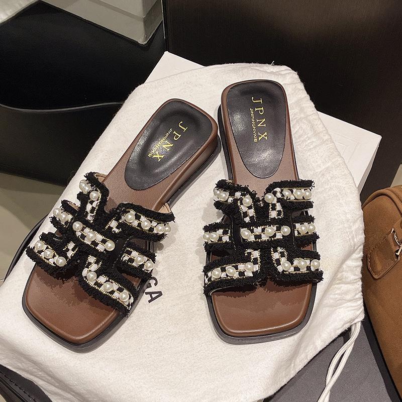 Pearl French holiday cool slippers women's summer wear 2025 new flat-bottomed non-slip with skirt gentle one-word slippers