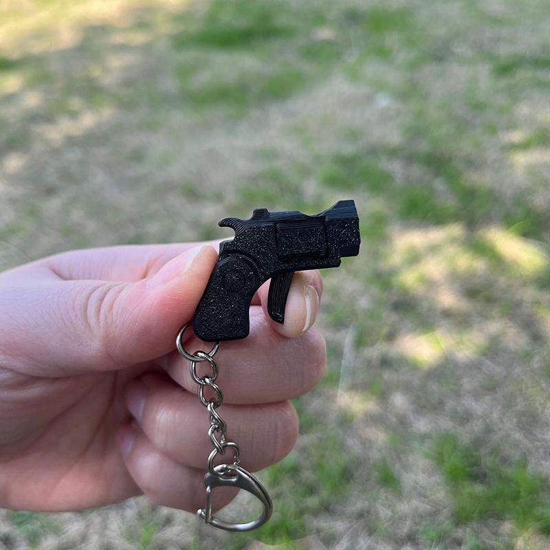 Creative Weapon Mini Gun Model Pendant Keychain  Bag Decoration Stress Relieving Toys Keychain Car Key Rings Gifts