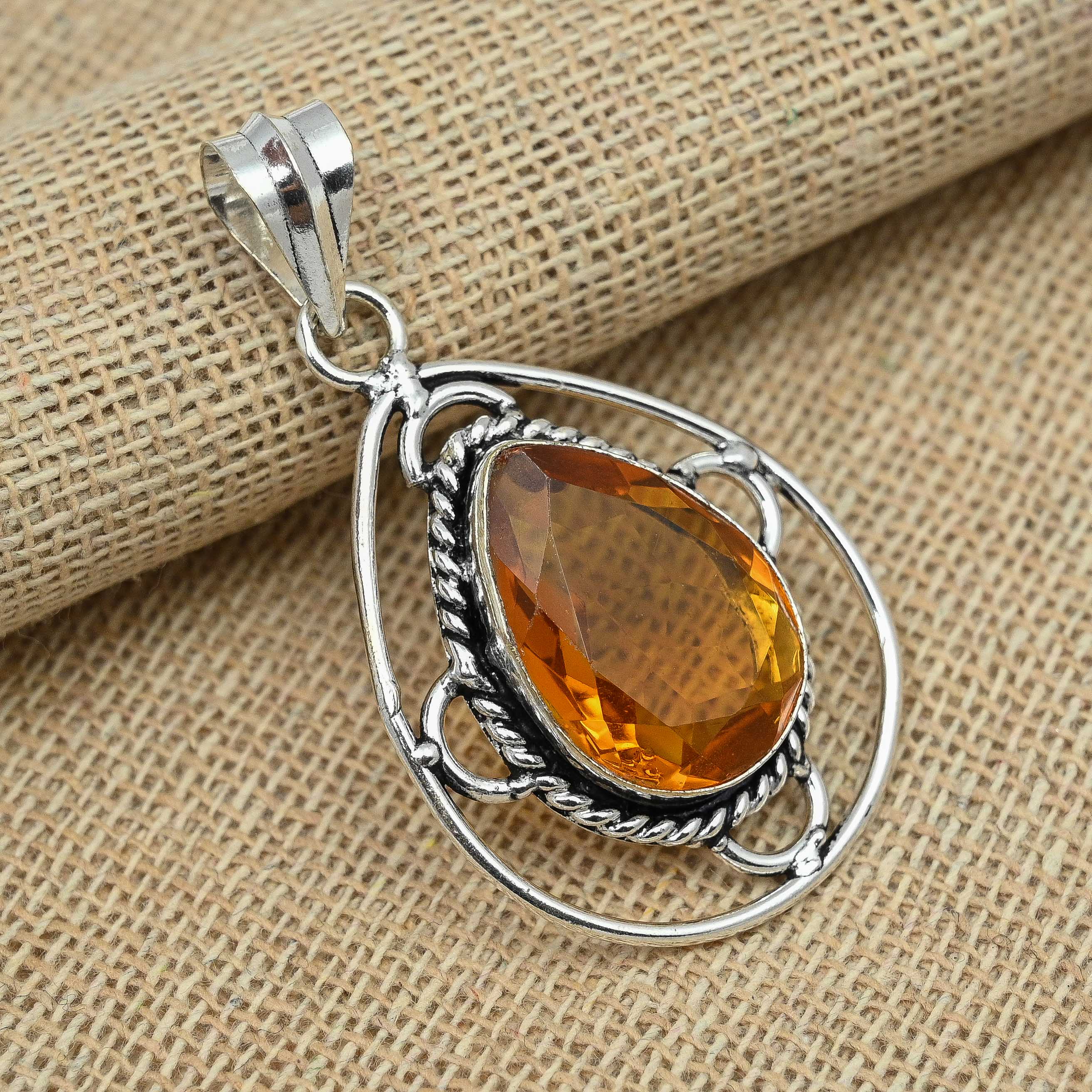 

Медовый топаз Драгоценный камень Стерлингового серебра 925 пробы Кулон ручной работы Подарок на день рождения 2.16 Inches оранжевый