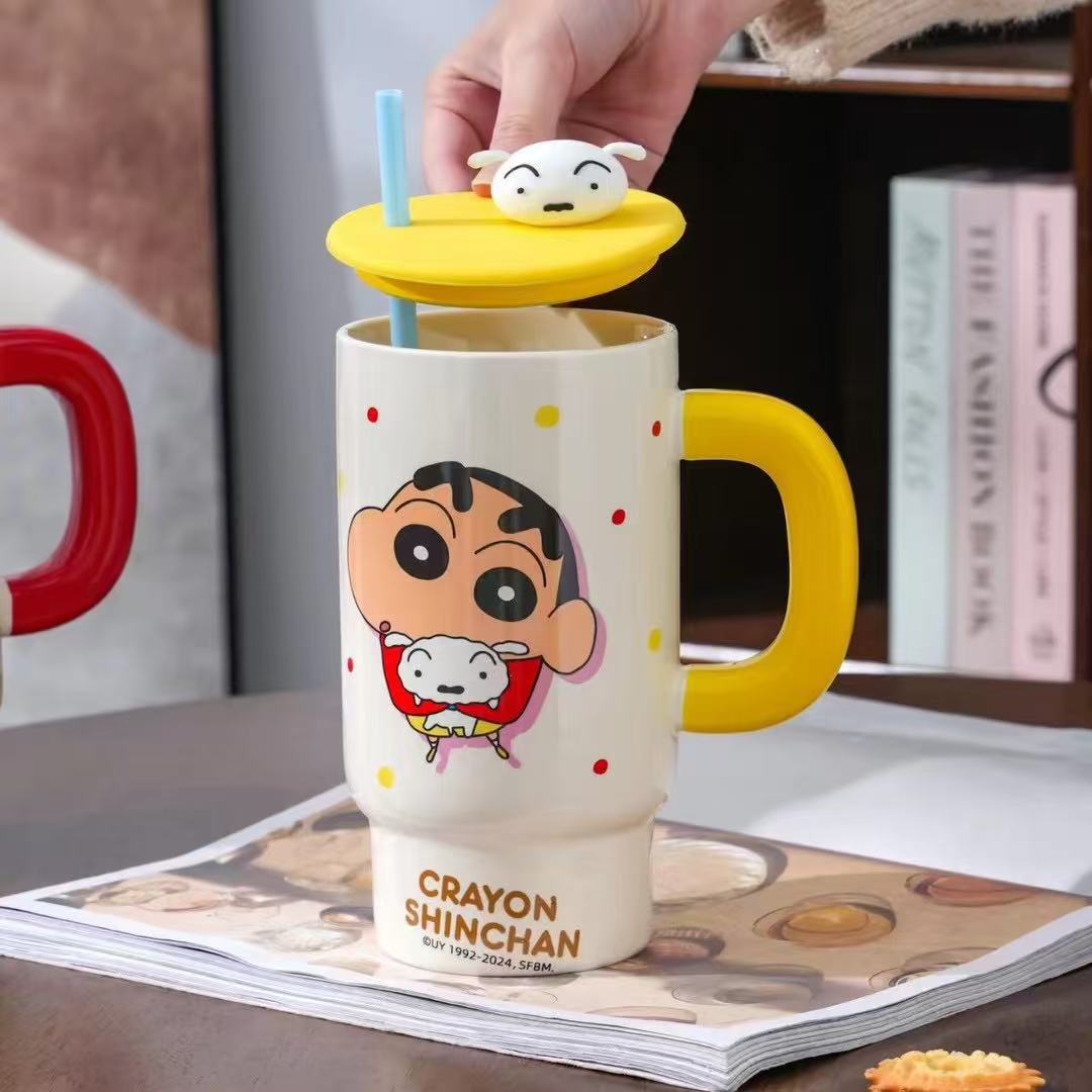 Crayon Shin Shirt Tasse mit Deckel Strohhalmbecher Büro Casual Tasse Sommer Keramik Wasserbecher Große Kapazität 801mL -900mL
