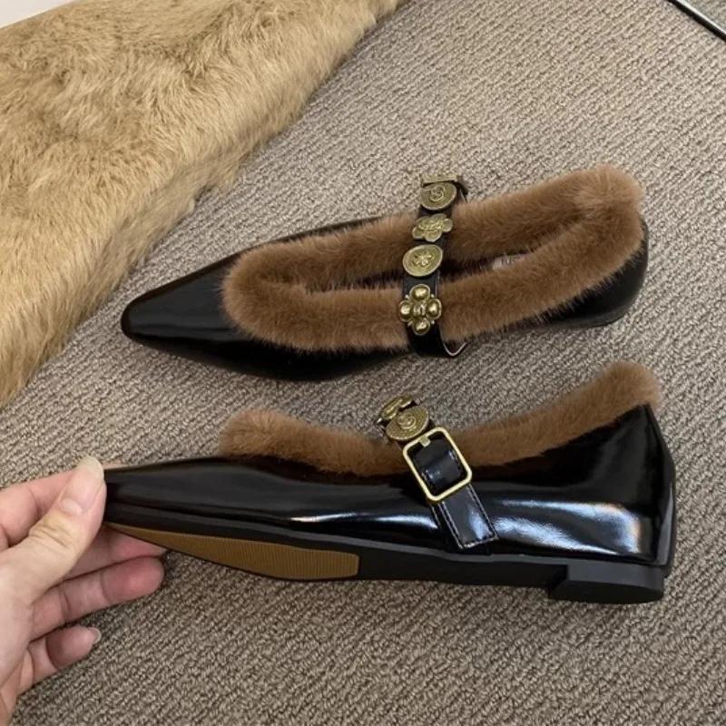 

Модные женские ботинки 2025 Зима Новые лоферы с острым носком Ретро британский стиль Теплые ботинки Женские повседневные слипоны Женская обувь Botas De Mujer 35 чёрный