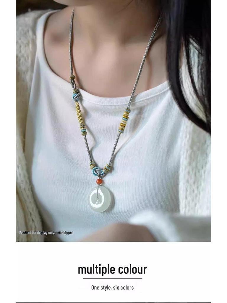 Ręcznie wykonany naszyjnik z wisiorkiem z jadeitu z klamrą Pokoju na sznurku w kolorze kwiatu brzoskwini