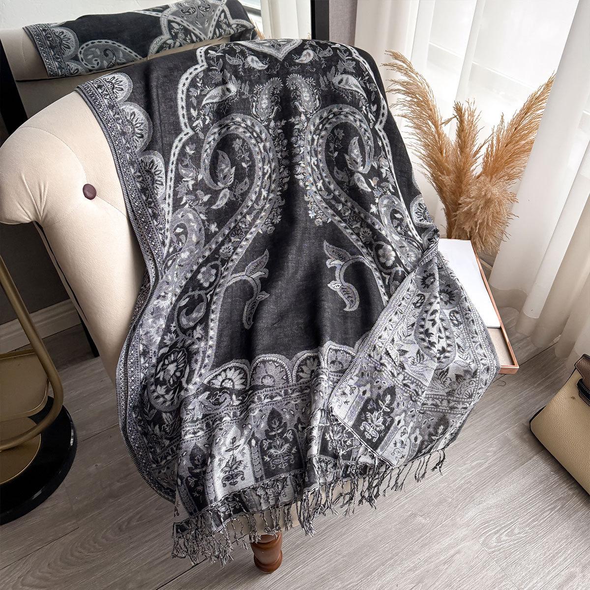 

European and American Imitation Cashmere Cashew Nuts Ethnic Style Travel Printing Shawl Headscarf Scarf Women сірий колір