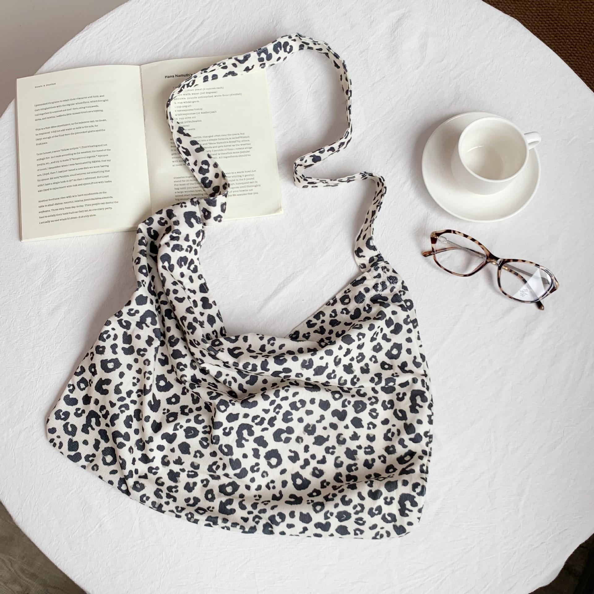 Женская вместительная сумка-тоут кроссбоди с леопардовым принтом - трендовый корейский стиль 2025