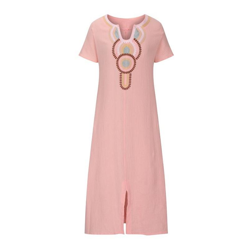 Φόρεμα με κέντημα και σχισμές