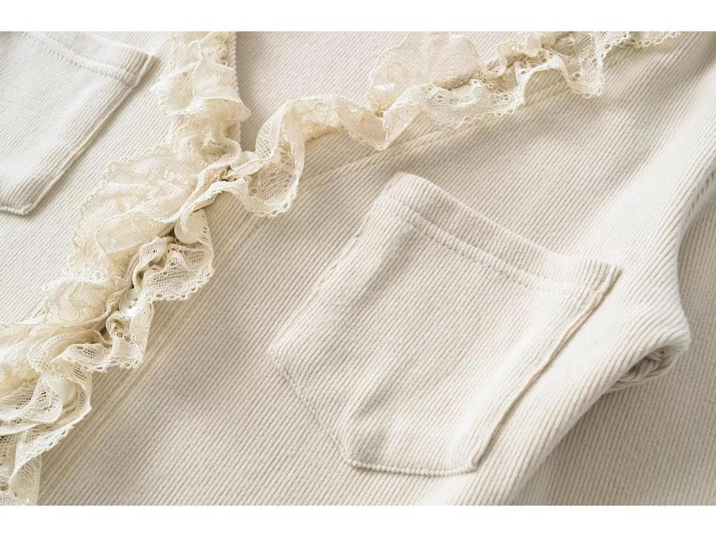 Sweet Lace Trim Patchwork V-Neck Women's Long Sleeve Slim Fit T-Shirt for Spring 2025