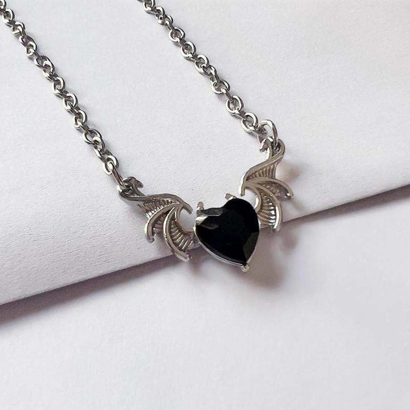 Gothic Heart Devil Wing Pendant Necklaces Love Pendant Chokers Alloy Material Party Jewelry Gift for Women Girlfriends