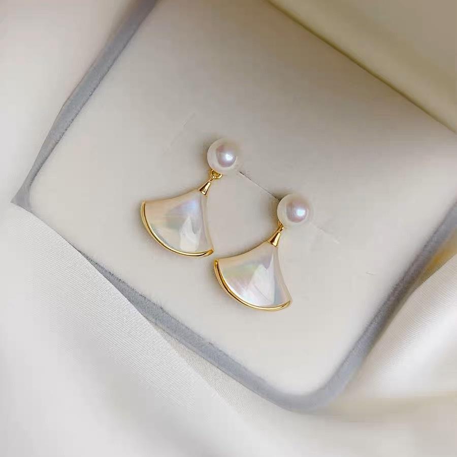 Dress Seiko Natural Freshwater Pearl Stud Earrings Mother Shell Skirt Earrings Earrings Premium Texture Silver Needle Earrings