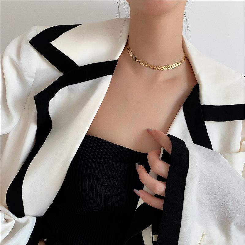 European Retro Wheat Ear & Peacock Tail Pendant Necklace for Women, 18K Gold-Plated Titanium Steel Clavicle Chain