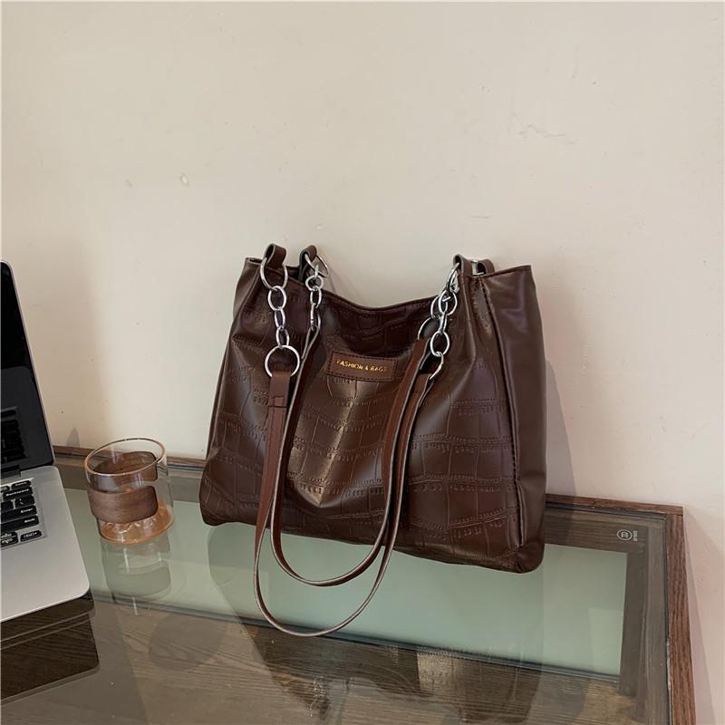 Fashionable Minimalist Large Capacity Tote Bag For Women Stylish Commuter Handbag For Spring 2024