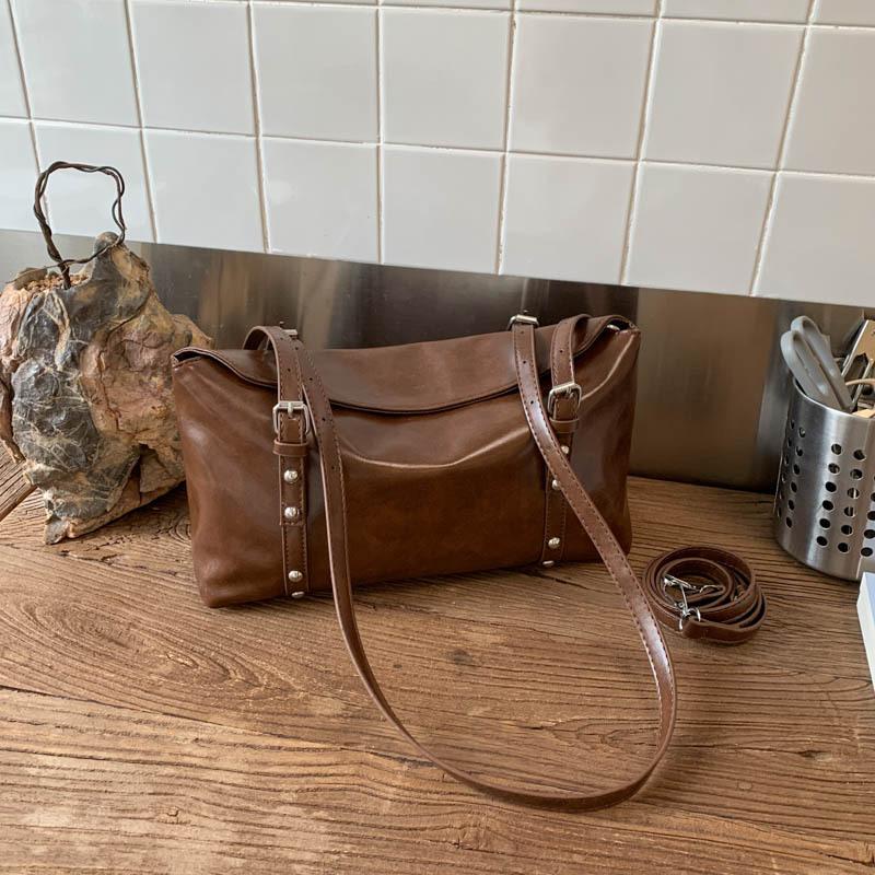 Oil Wax Leather Retro Underarm Bag Women's 2025 New High-end Niche Commuter Bag Fashion Shoulder Messenger Bag Tide