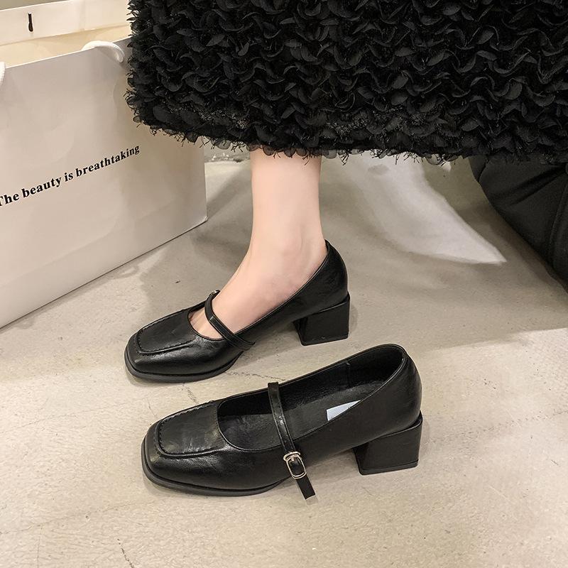 

Retro Mary Jane shoes women s autumn 2025 new French temperament elegant square head light mouth thick heel high heel single shoes 35