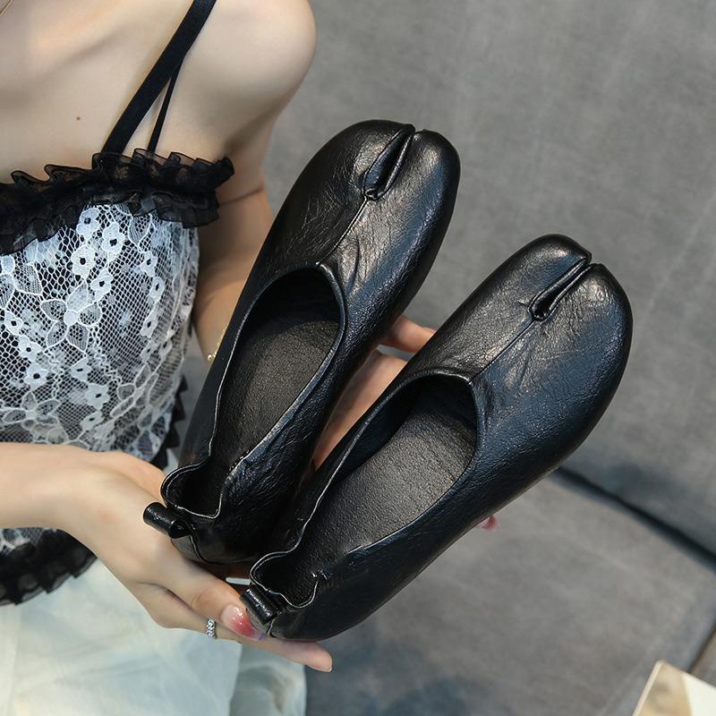 

Туфли с раздвоенным носком на свиных копытцах женские осенне-зимние новые ретро толстый каблук резинка нишевый дизайн туфли-подковы модные одинарные туфли женские 40 чёрный