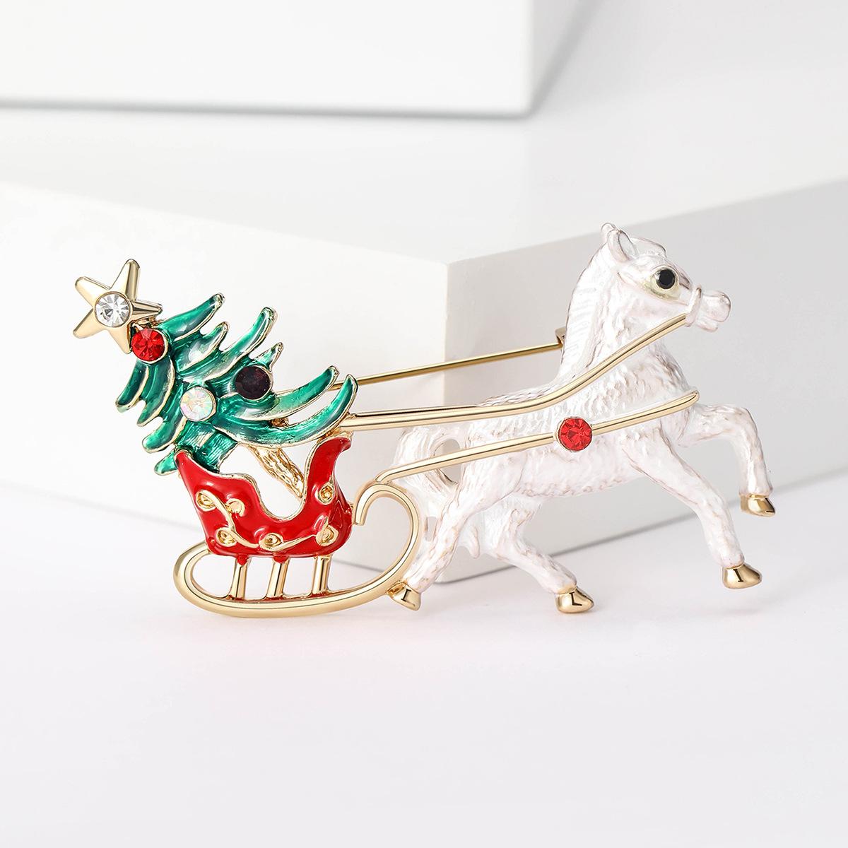 

Трансграничная внешняя торговля Рождественская серия брошь мода сплав капает масло белая лошадь сани грудь цветок белый