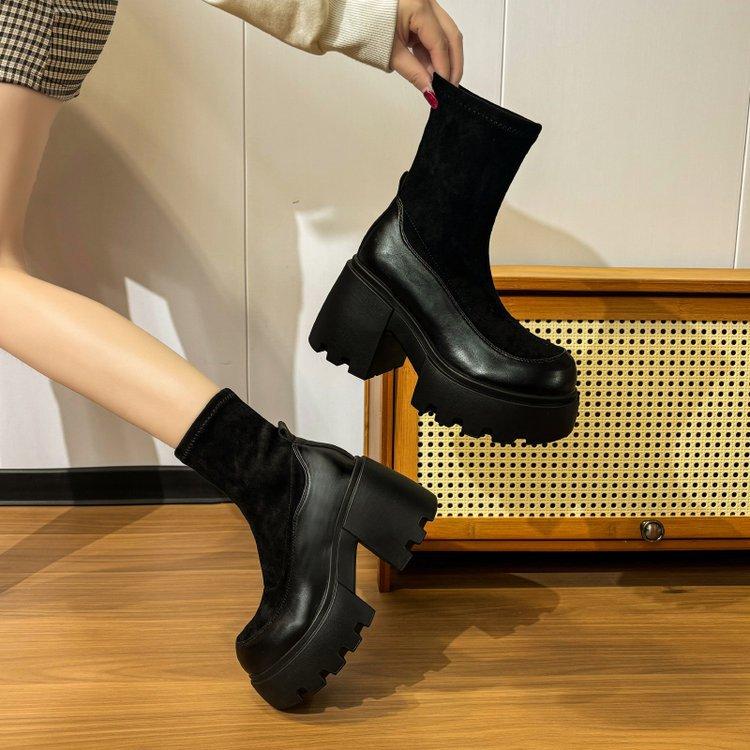 

Модные женские сапоги на высоком каблуке 2024 года, зима, новые, британский стиль, короткие сапоги, европейские, бархатные, модные, увеличивающие рост, тонкие сапоги 40