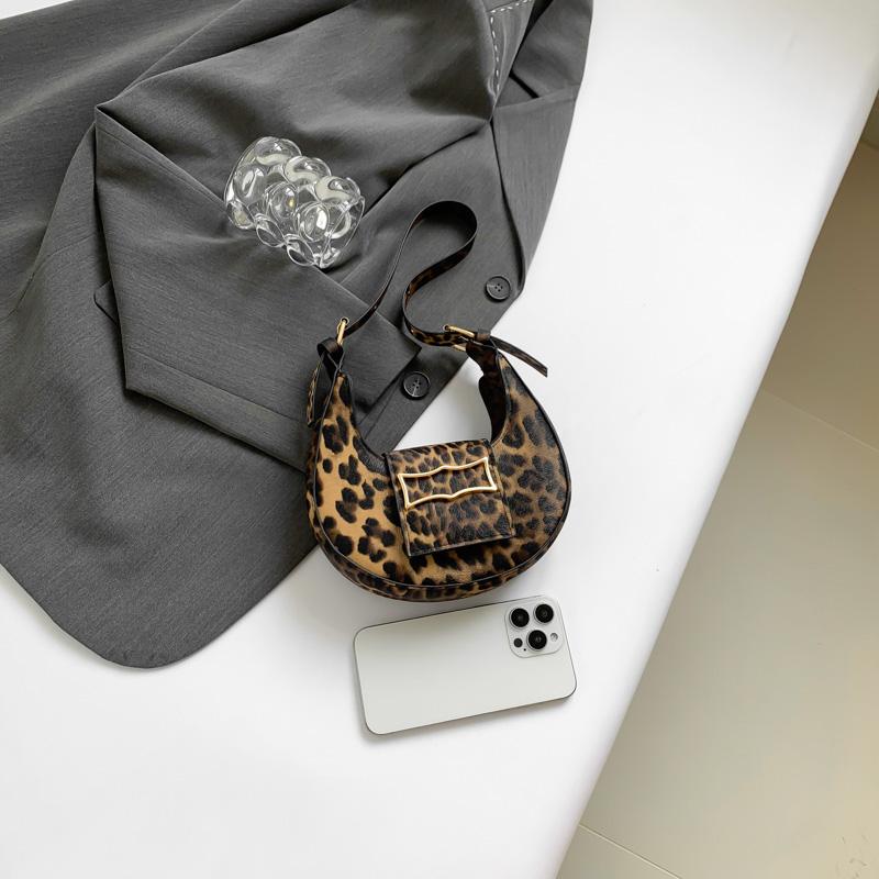 1 Piece one shoulder women's bag fashion crescent bag versatile hand bag