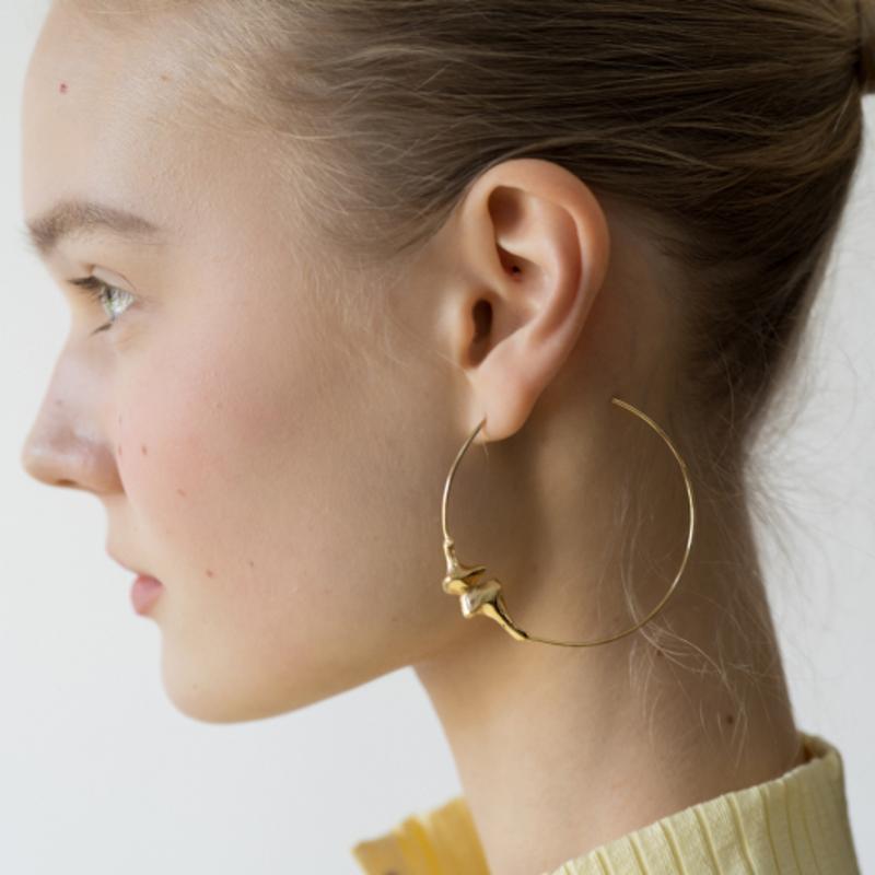 

1064STUDIO The Body 09E GOLD_PIERCING