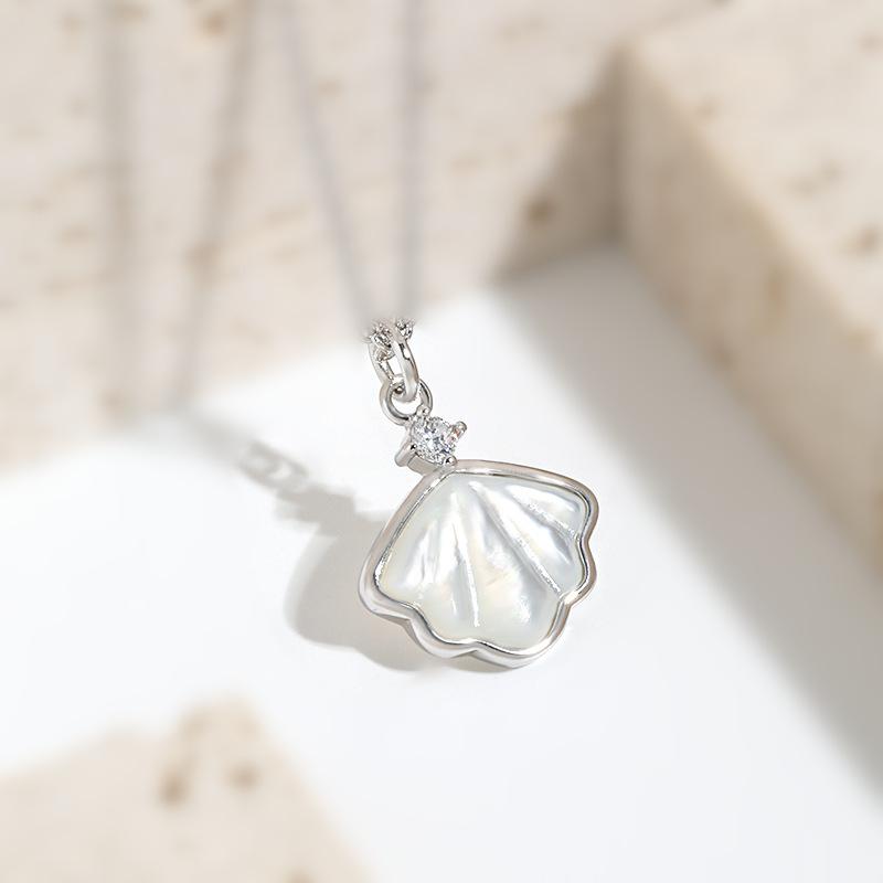 18K One-Shell Fritillary Pendant Necklace, Valentine S Day Gift Niche Design Sense Diamond-Encrusted Shell Lifetime Necklace