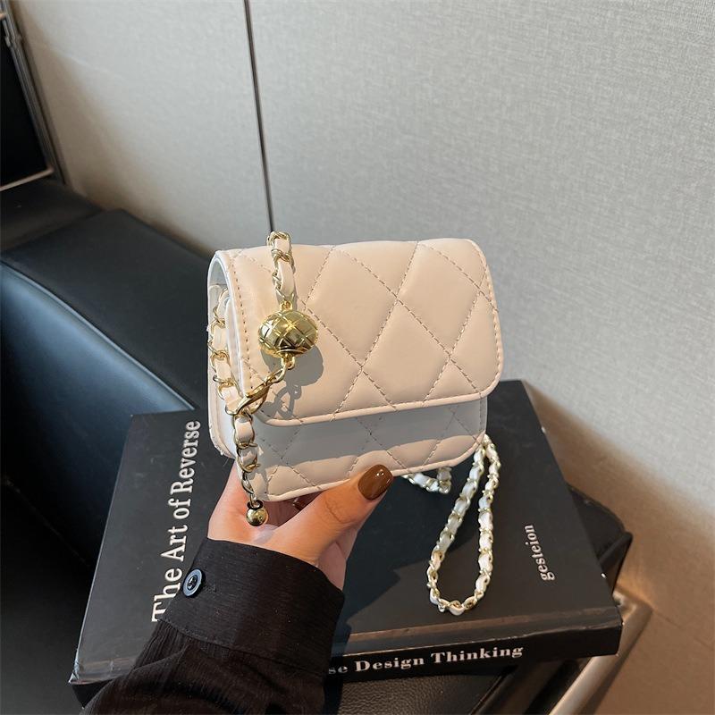 Rhombus bag women's new fashionable high-value chain bag shoulder messenger bag going out commuter bag