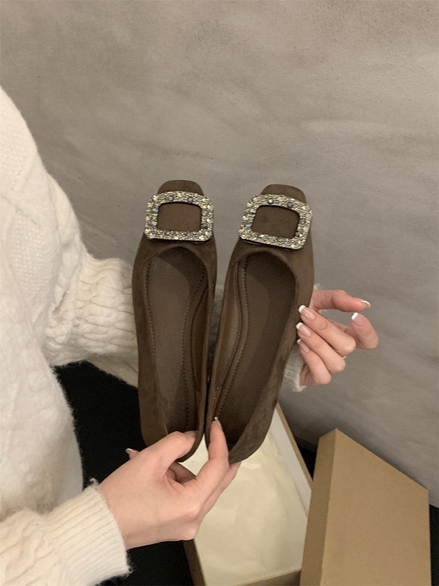 

Temperament single shoes round head shallow mouth women s shoes spring 2024 new rhinestone square buckle soft flat bottom French with skirt ladyshoes 40 зелёный