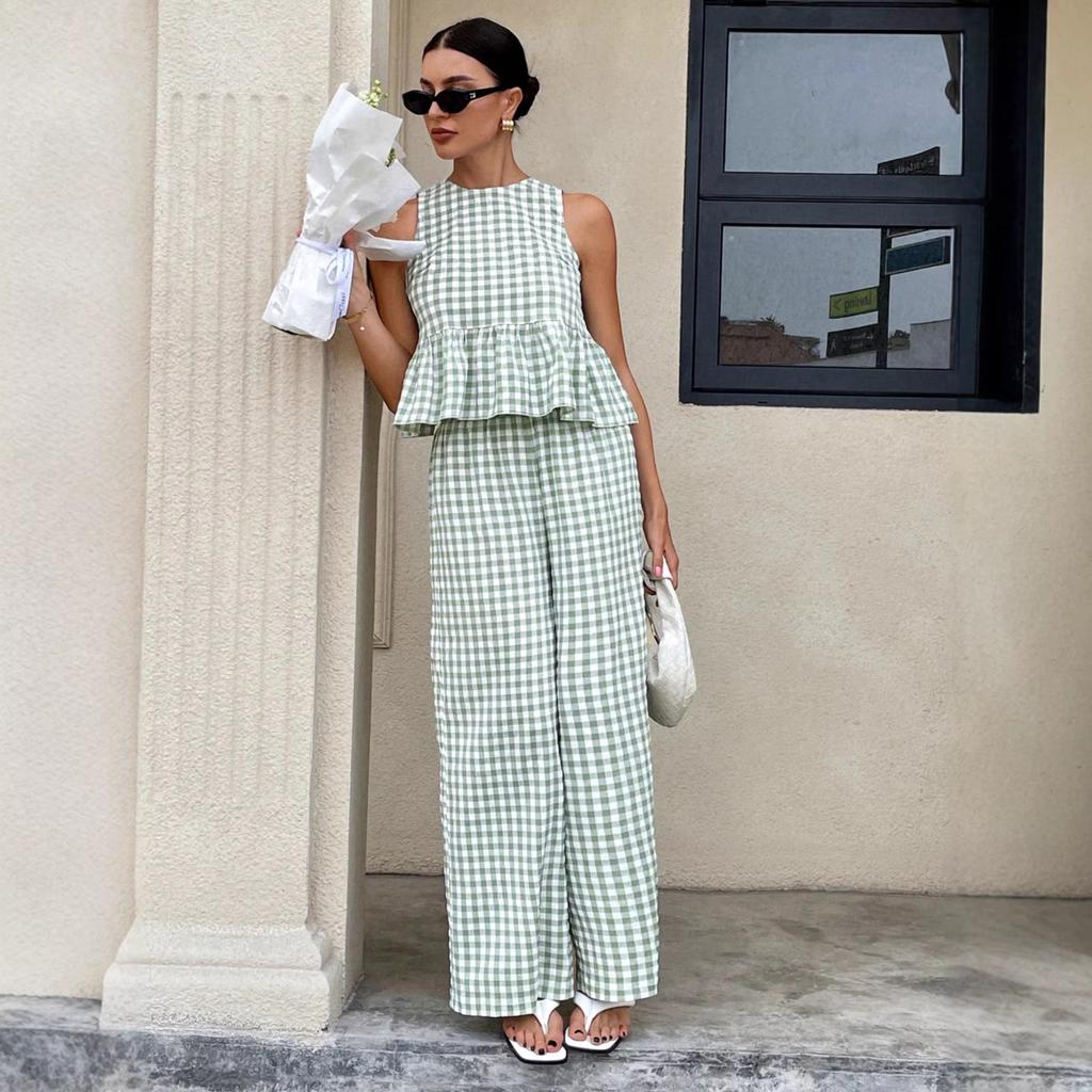 Completo da donna con crop top senza maniche a quadretti Vichy e pantaloni a gamba larga