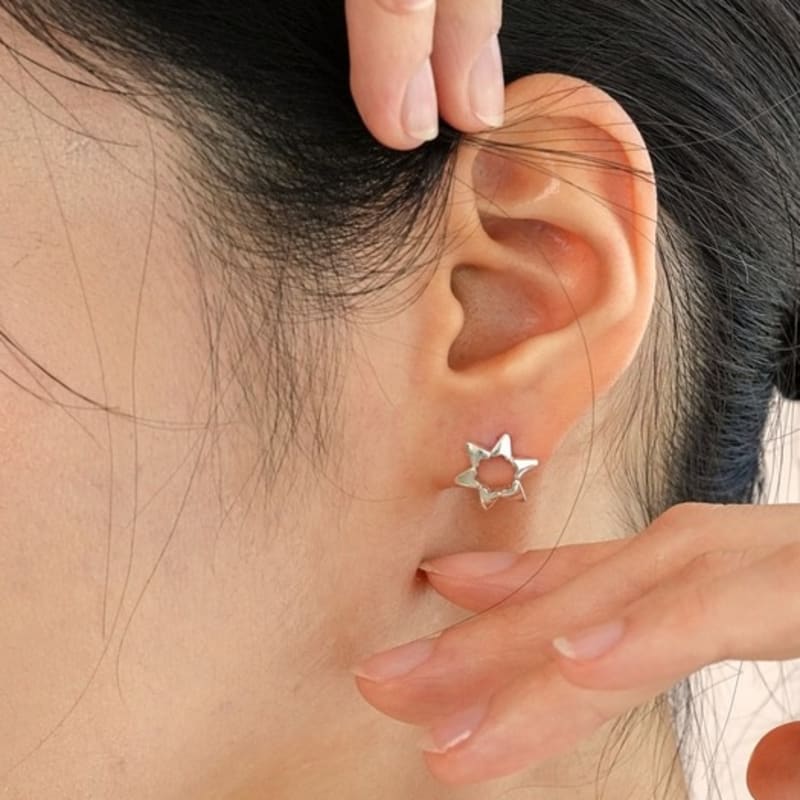 BELLOOGGI Star Whith a Heart Earring