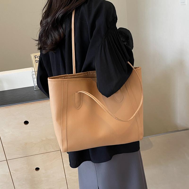Stylish Tote Bag For Women With Spacious Capacity And Trendy Street Style Design