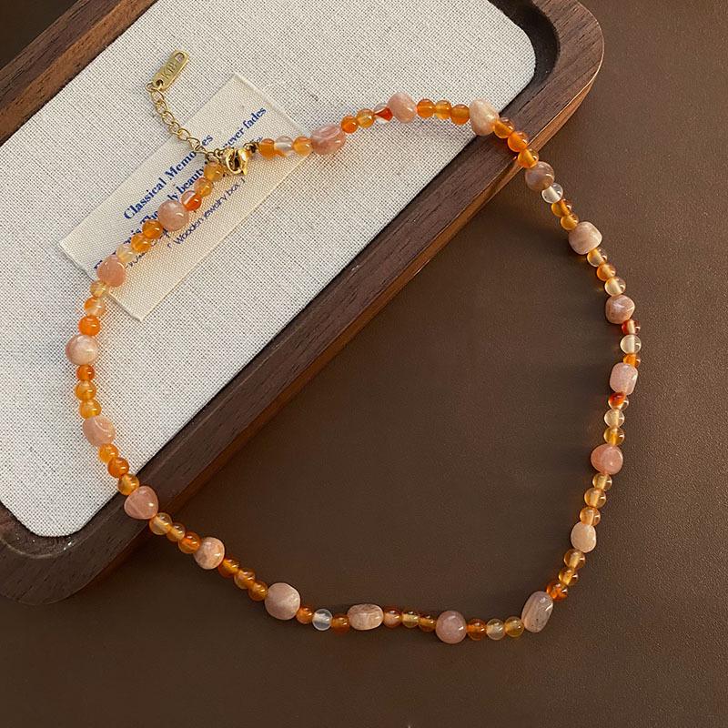 

Ожерелье-чокер из бисера из клубничного кристалла ручной работы для женщин - Универсальный, изысканный дизайн из титановой стали