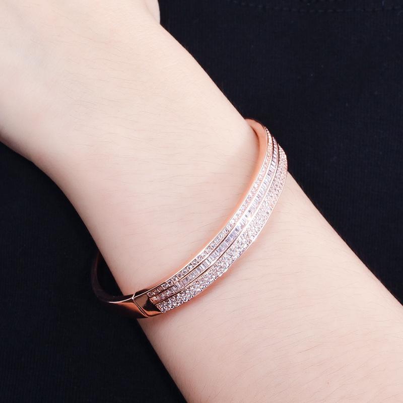 S0130 Atmospheric Spring Buckle Women'S Bracelet, Slightly Inlaid With Three Rows Of Aaa Zircon Jewelry.