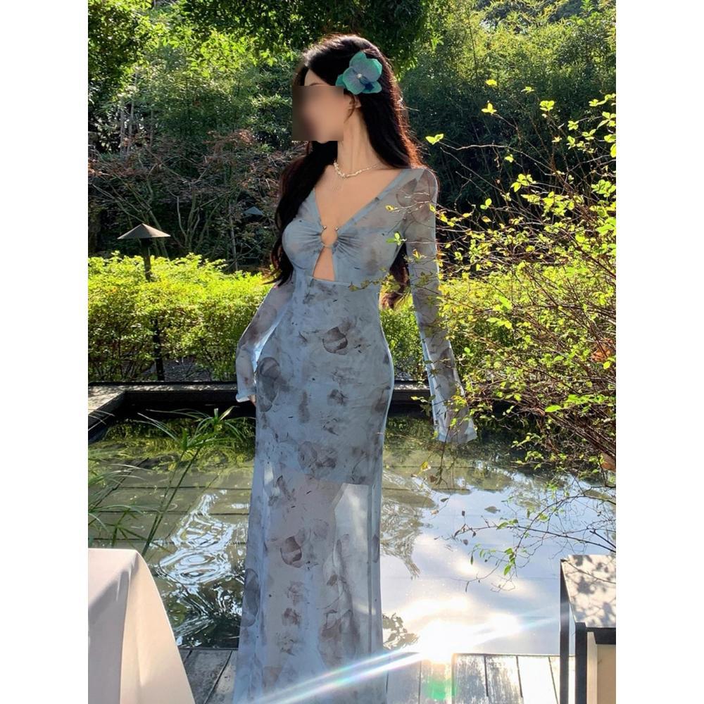 Cool gentle wind blue v-neck hollow print long-sleeved dress beautiful and unique waist-wrapped hip long skirt