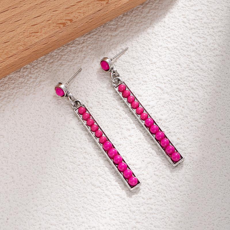 

Retro Long Exaggerated Earrings, High-End Alloy Gold Inlaid White Turquoise Earrings, Niche Heavy Industry Earrings.