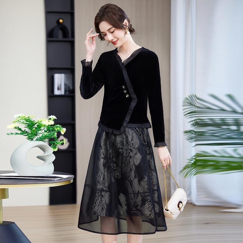 

Velvet Long Sleeve T-Shirt & Half Skirt Set for Stylish Middle-Aged Women XXXL (suggested 125-135 jin) чорний