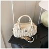 Niche women's new fashionable and versatile portable shoulder messenger bag, high-end simple diamond pillow bag