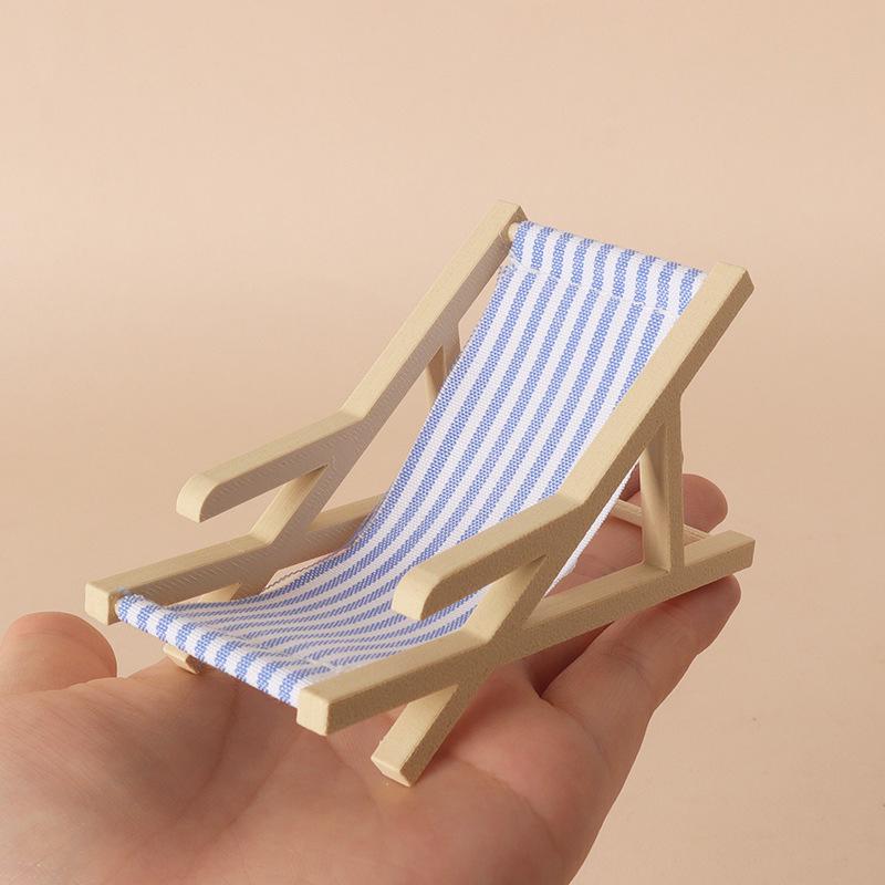 Miniature Beach Lounge Chair for Dollhouse Scenes