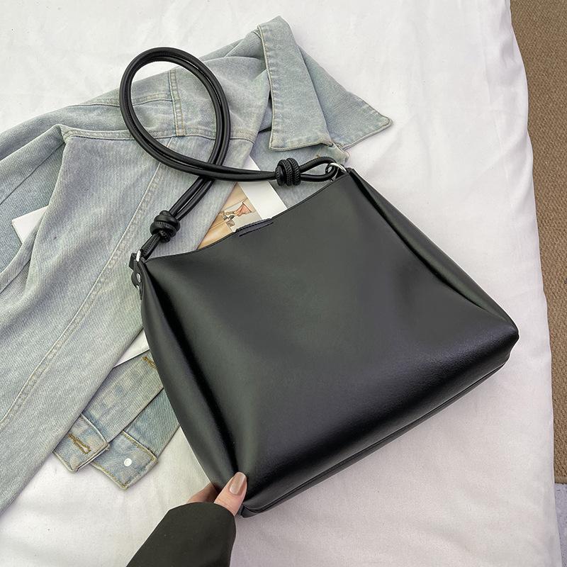 Retro high-end niche design commuter tote bag large bag women's 2025 new soft leather shoulder bag