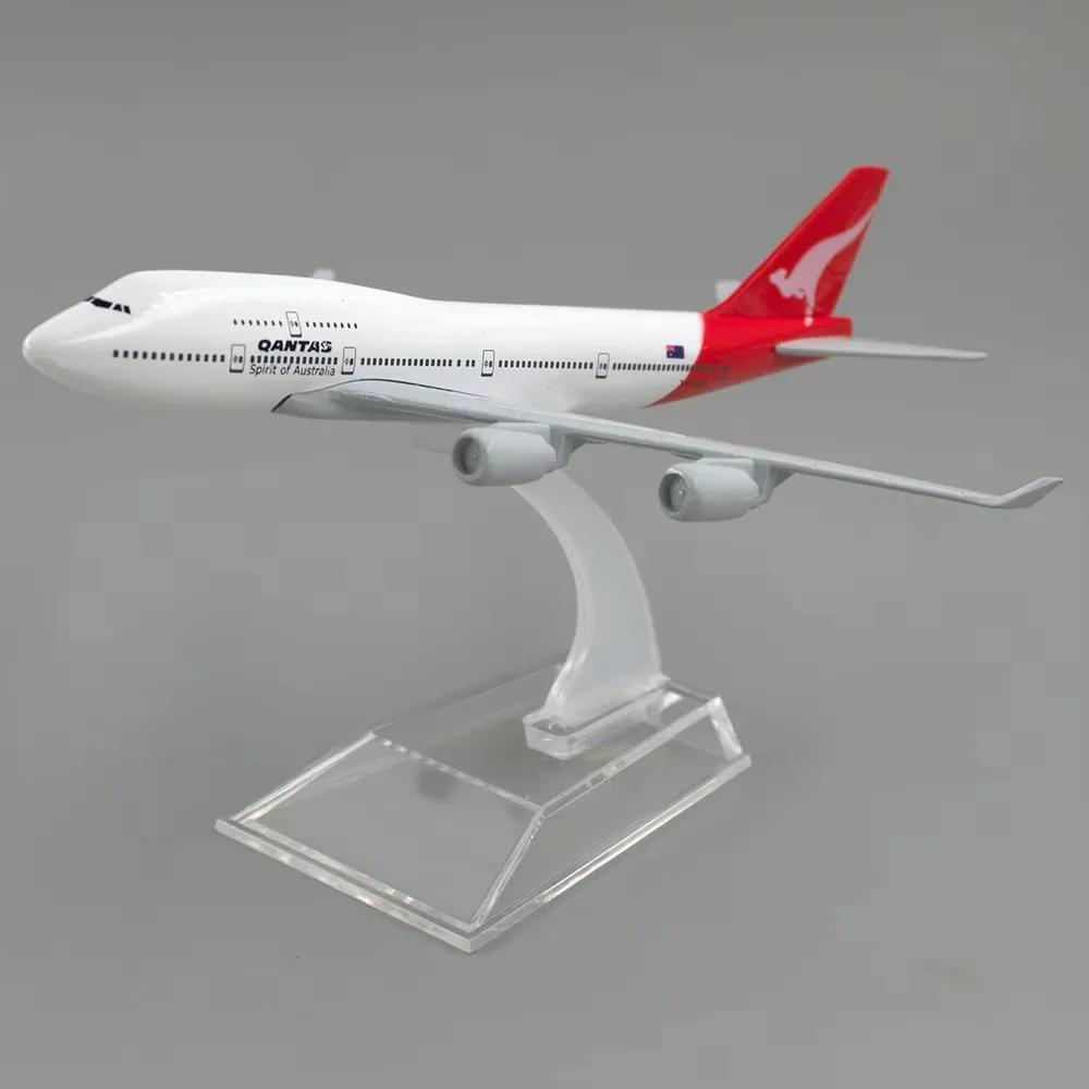 Airplanes Models Metal B747 Qantas Airlines Aircraft Model 16cm 1:400 Scale 747 Alloy With Stand Diecast Halloween Decoration