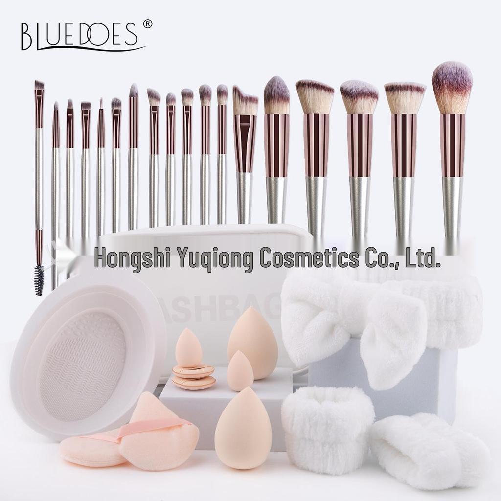 33-Piece Makeup Brush Set with Super Soft Beauty Sponge and Eyeshadow & Foundation Brushes