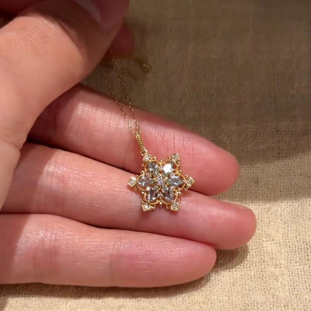 Exquisite designer full diamonds hollow out flower necklace pendant shines  light luxury snowflake collar chain wedding jewelry