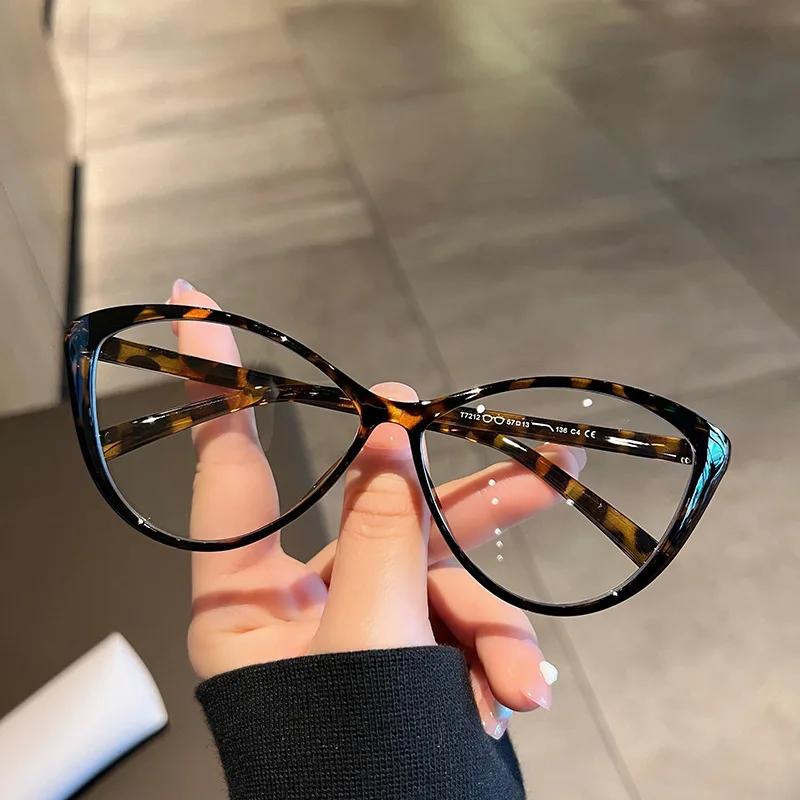 New Cat Eye Triangle Frame Anti-Blue Light Glasses Classic Men Women Reading Eyewear Retro Triangle Frame Transparent Eyeglasses