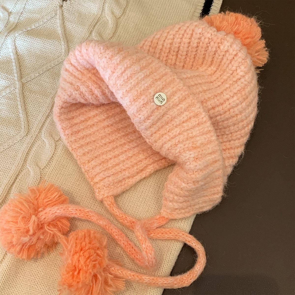 

Big head circumference thickened pink hairball ear protection knitted hat for women, small face in autumn and winter, warm M（56-58cm） помаранчевий