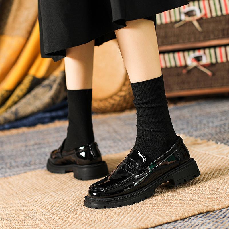 Retro small leather shoes women's British style 2025 new spring soft-soled shoes platform patent leather loafers black single shoes
