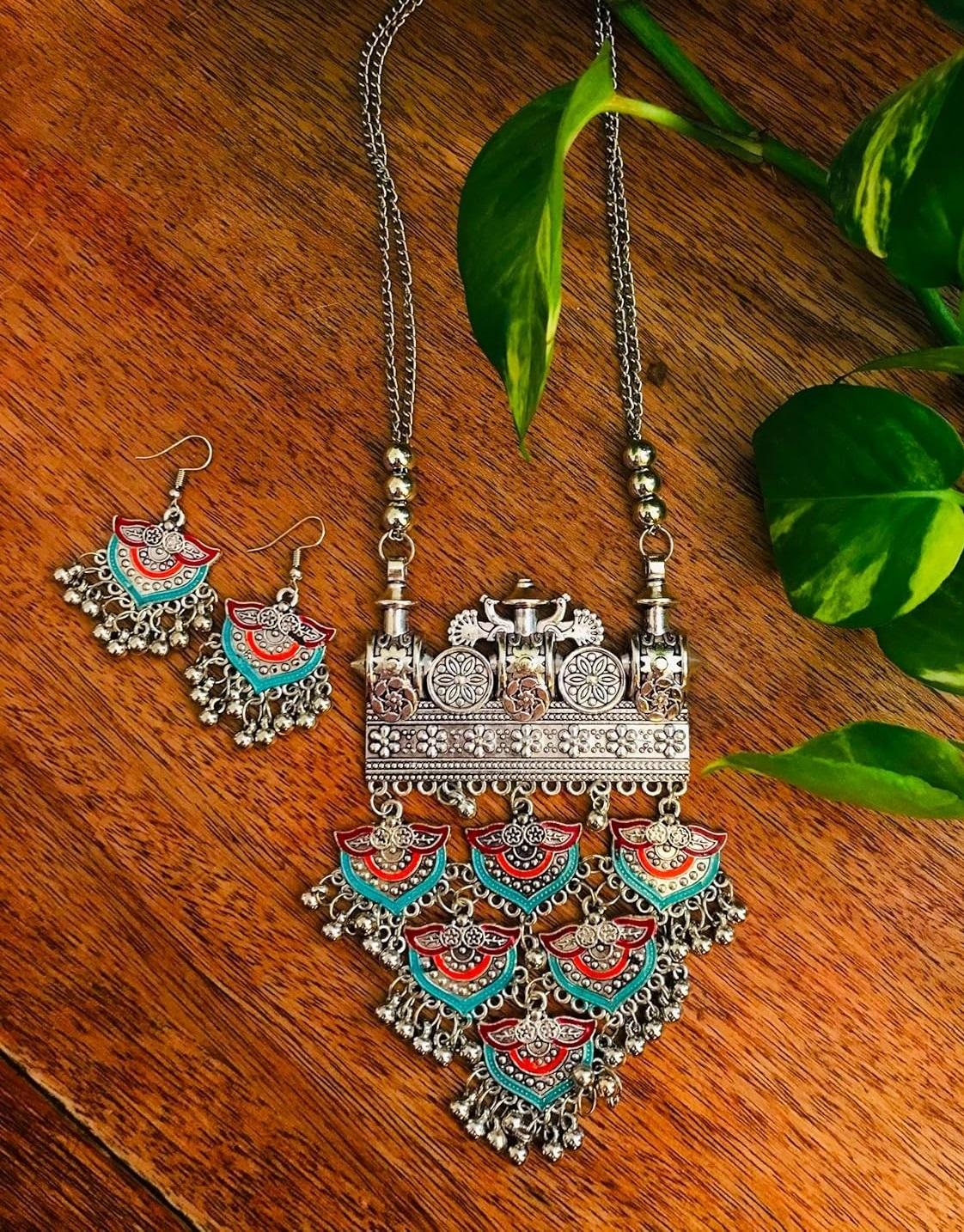 

Женское традиционное оксидированное черное серебряное колье с серьгами, набор ювелирных украшений Onesize серебряный