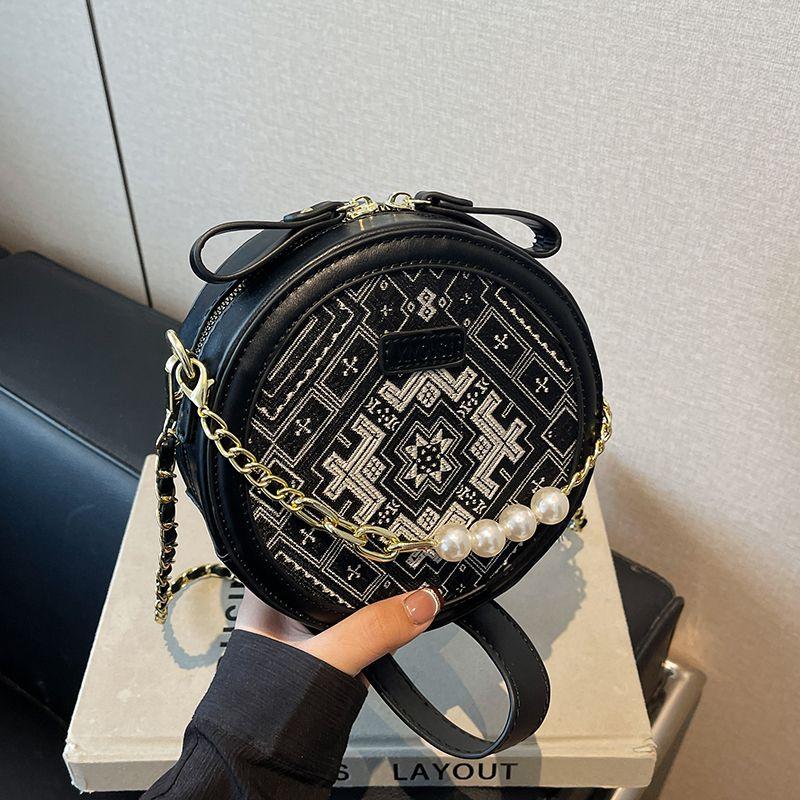 

Нишевая дизайнерская сумка для женщин Весна-лето Универсальная 2025 Новая модная сумка-мессенджер на плечо с цепочкой в корейском стиле Маленькая круглая сумка Black