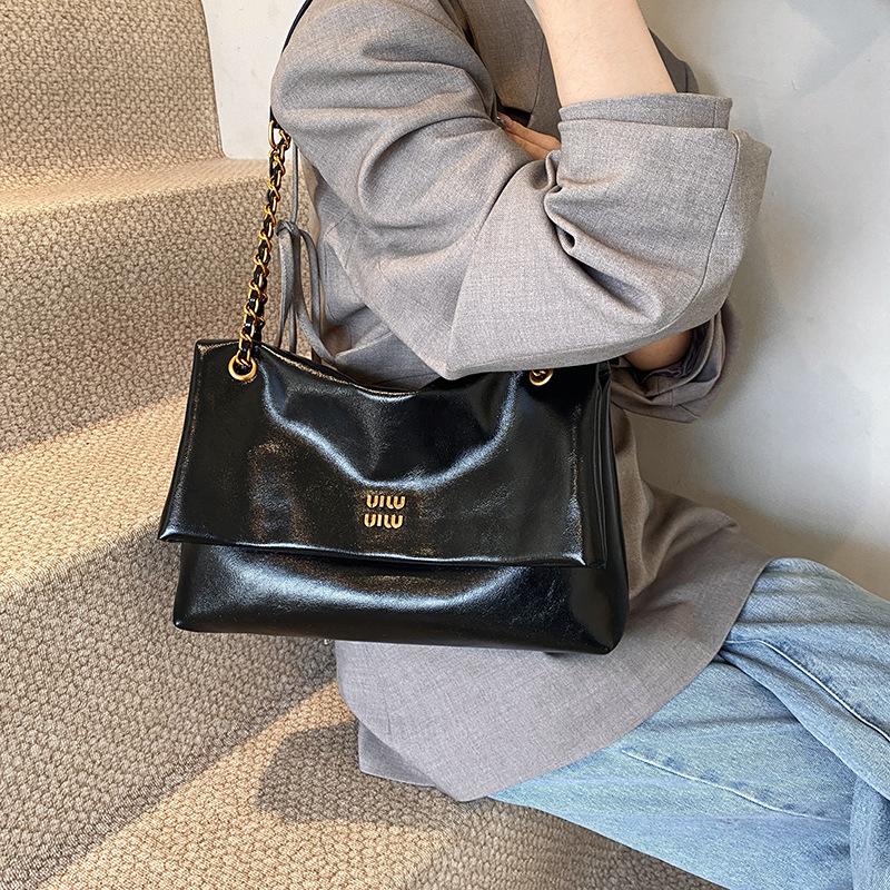 Korean Version of Retro Large-capacity Bag Women's 2025 Autumn and Winter New Simple Shoulder Tote Bag To Work Commuter Chain Bag
